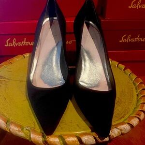 Stuart Weitzman “Dreamy” Black Low Heels - Size 10N